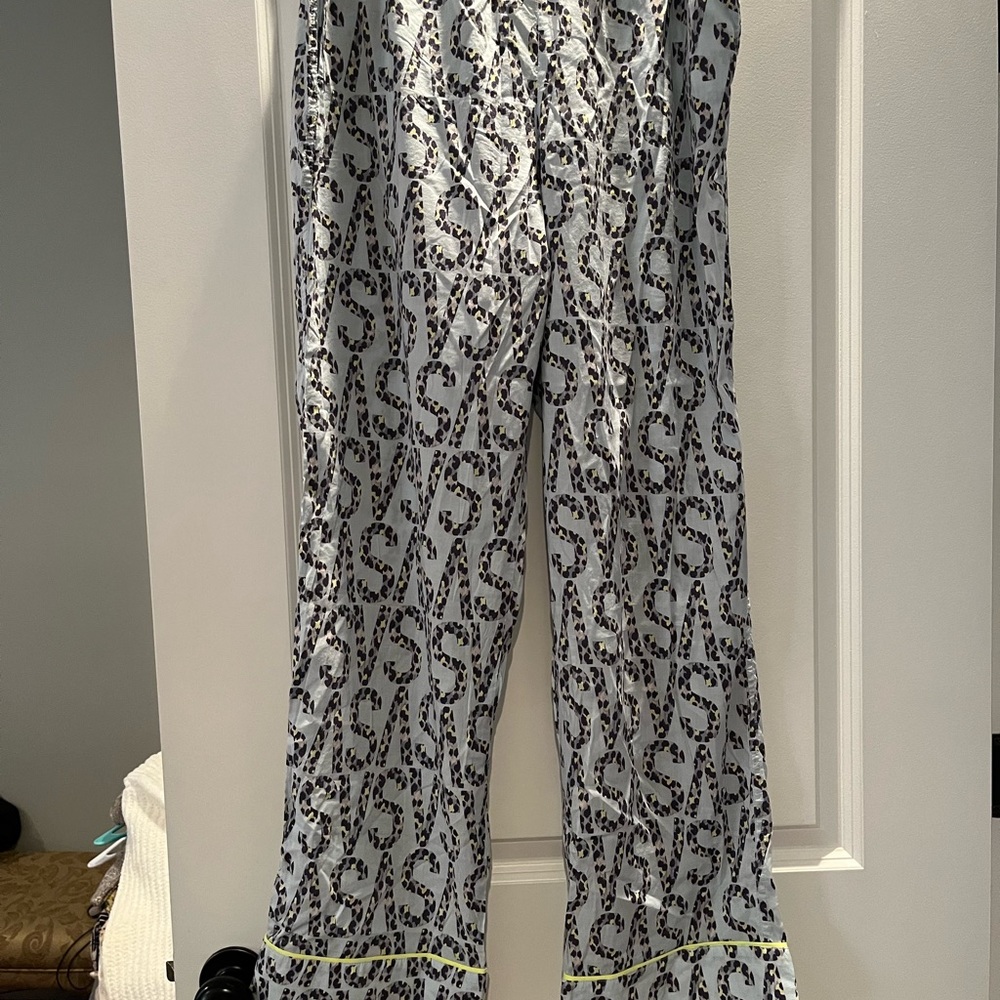 Brand new Victoria secret pajama set size L